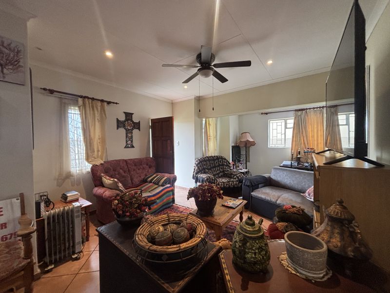 Sought After Complex Living - Photo 5