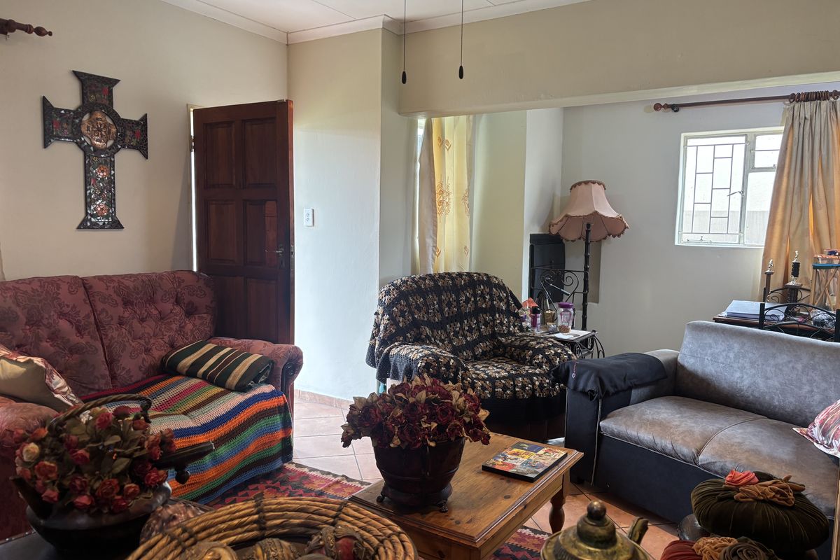 Sought After Complex Living - Photo 4