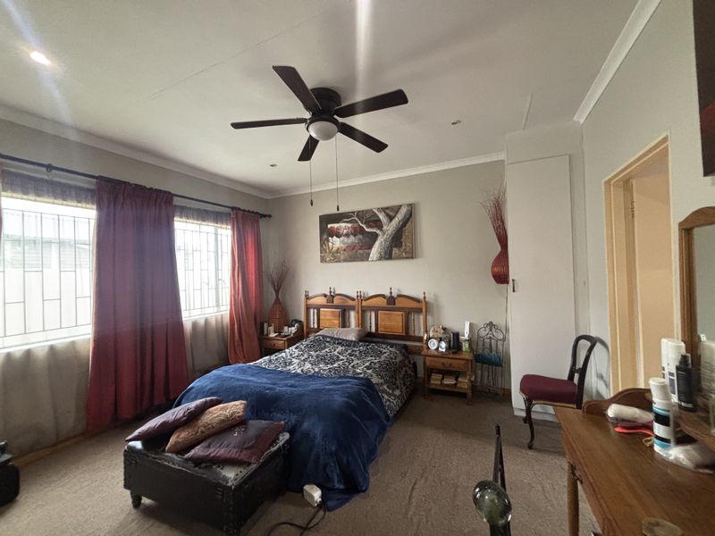 Sought After Complex Living - Photo 8