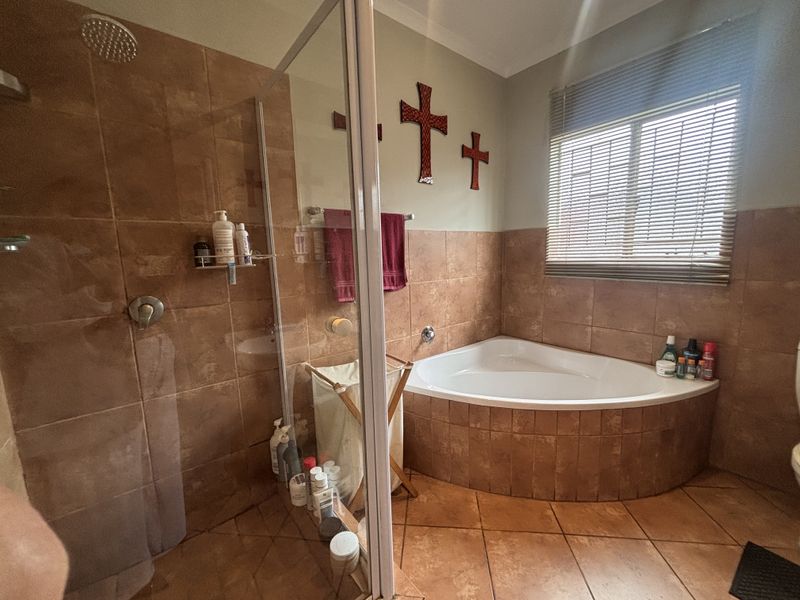 Sought After Complex Living - Photo 7