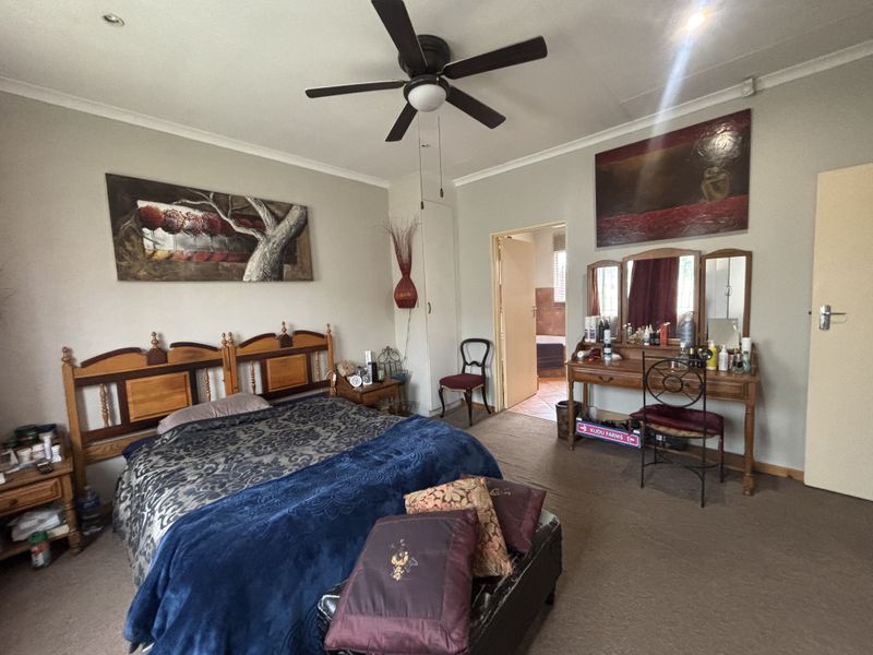 Sought After Complex Living - Photo 6