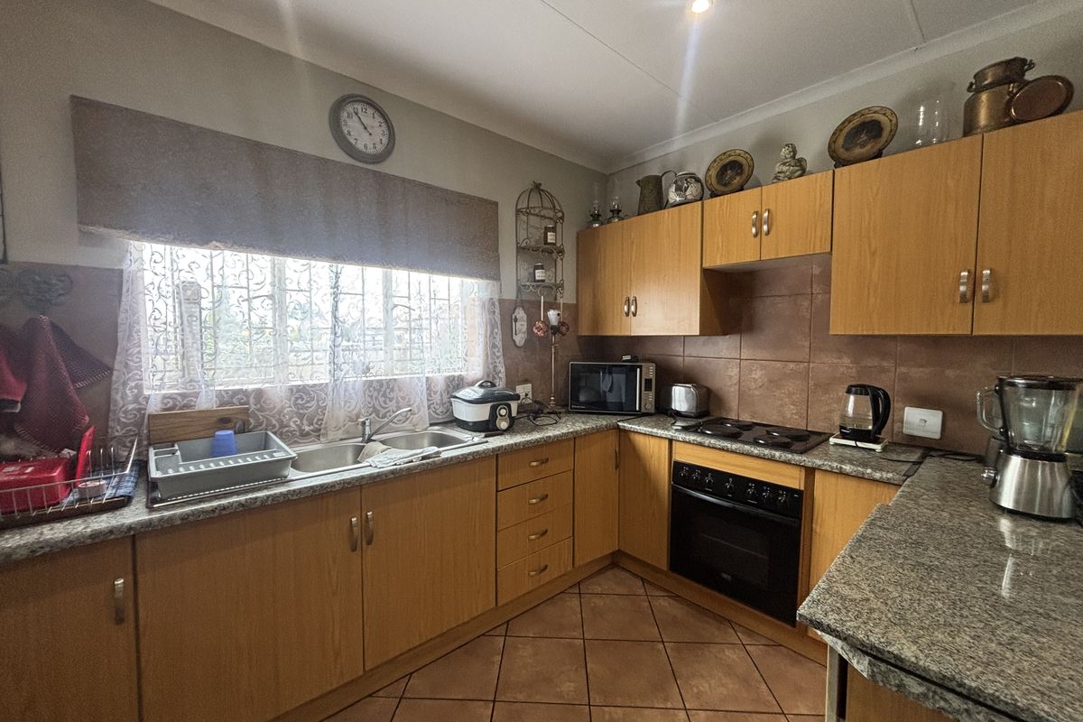 Sought After Complex Living - Photo 2