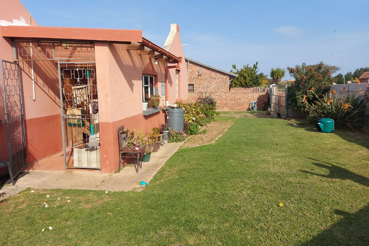 Sound Home – Small Touches Needed – Big Potential SHARED EXCLUSIVE MANDATE - Photo 3