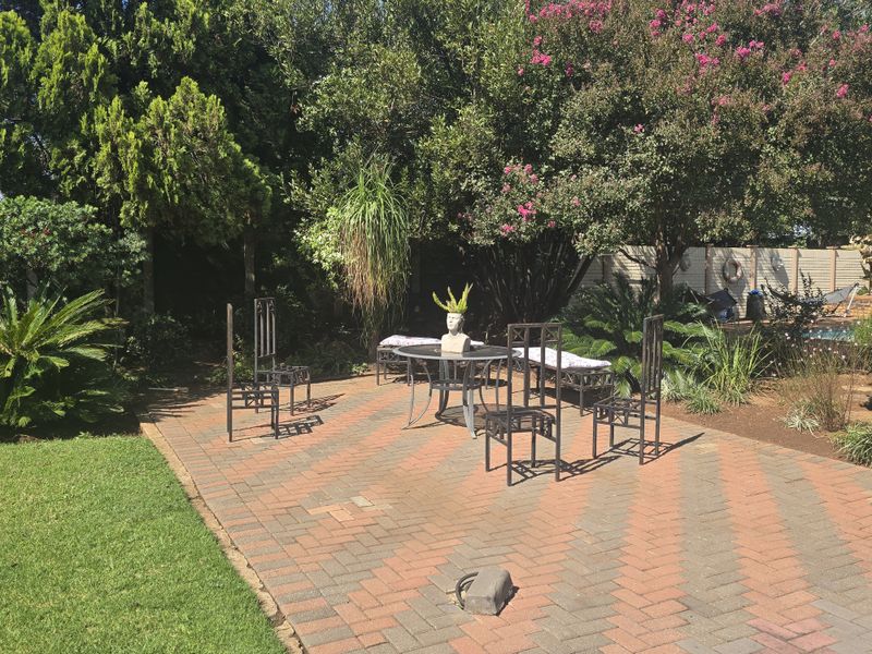 4 Bedroom Family Home - Photo 9