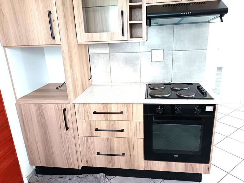 🔥 As Good As New! Secure, Stylish & Move-In Ready – The Perfect Starter Home! - Photo 10