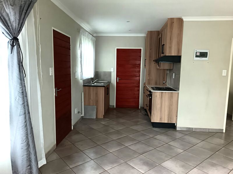 🔥 As Good As New! Secure, Stylish & Move-In Ready – The Perfect Starter Home! - Photo 5