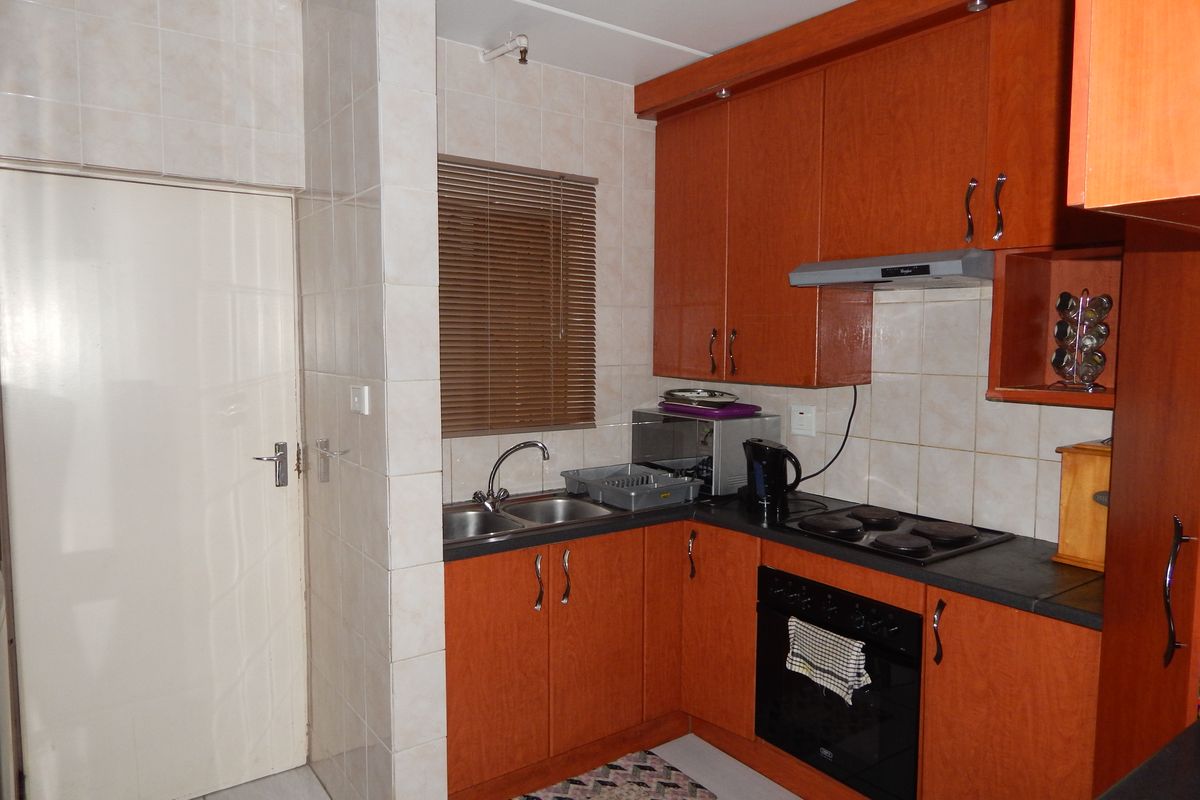 Modern Ground Floor Apartment - Photo 4