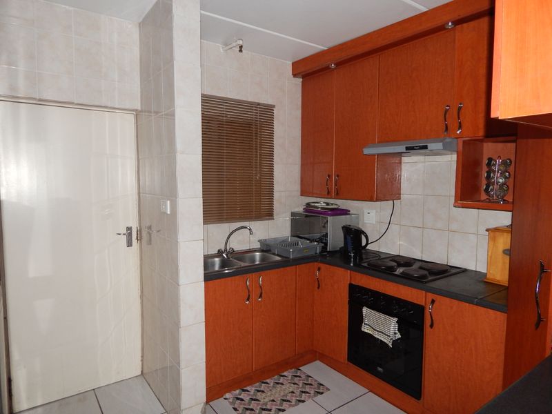 Modern Ground Floor Apartment - Photo 4