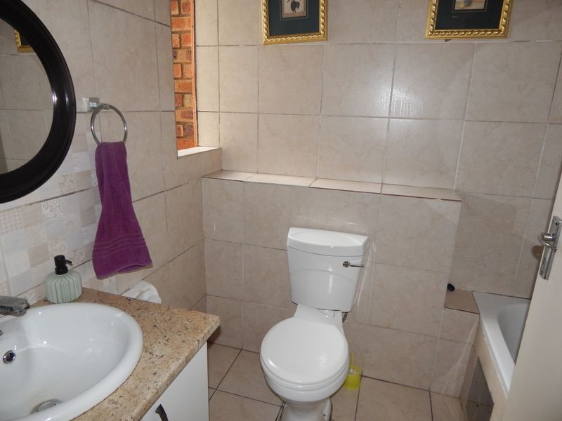 Modern Ground Floor Apartment - Photo 9