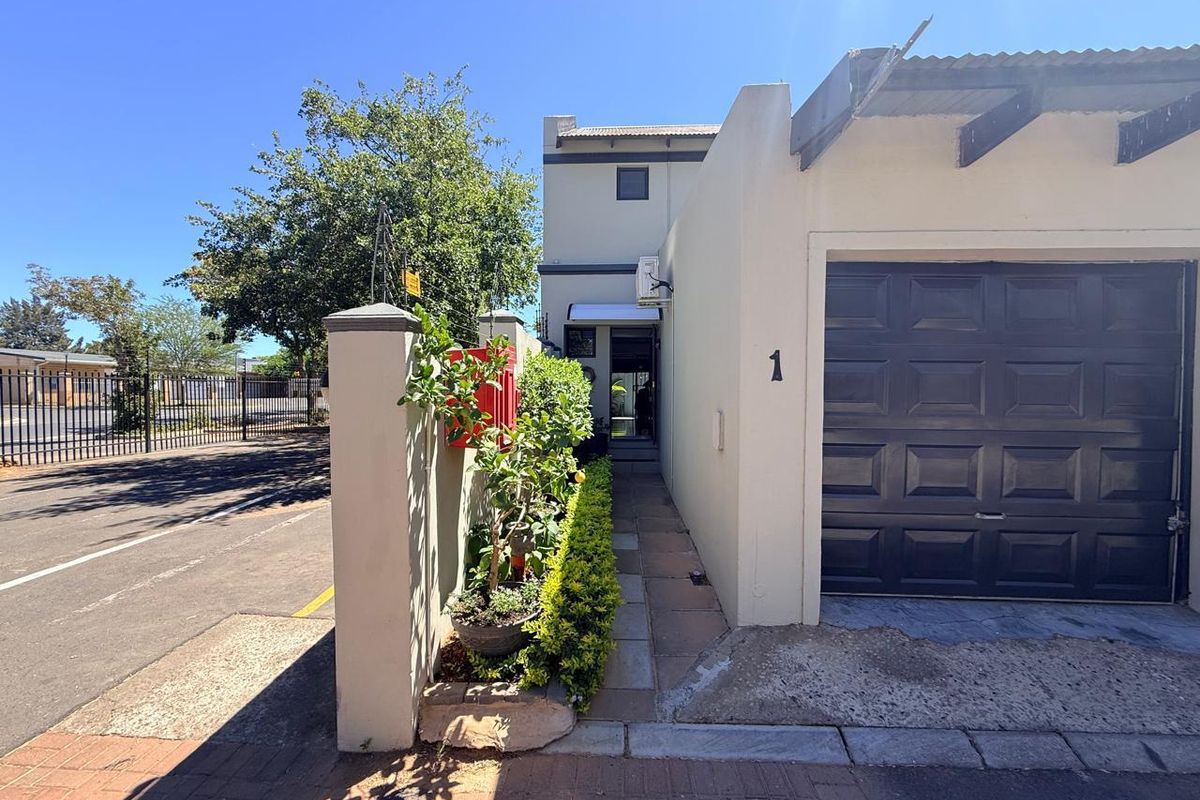 Where Comfort Meets Convenience – Prime Worcester Property. - Photo 2