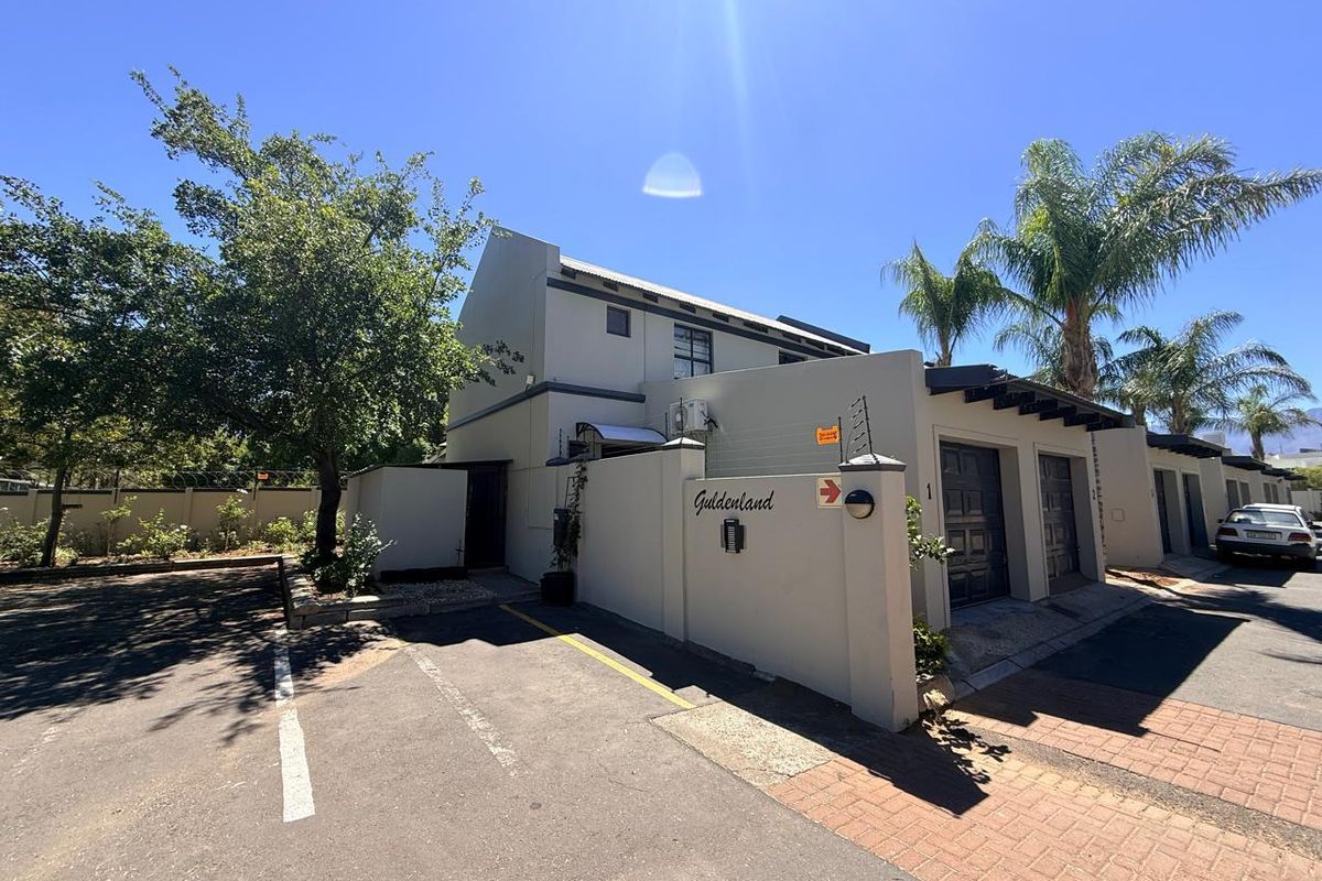 Where Comfort Meets Convenience – Prime Worcester Property. - Photo 3