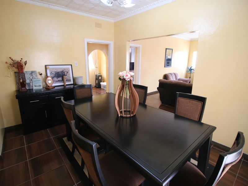 Spacious Family Home with Separate Flat in Prime Cambridge West - Photo 5