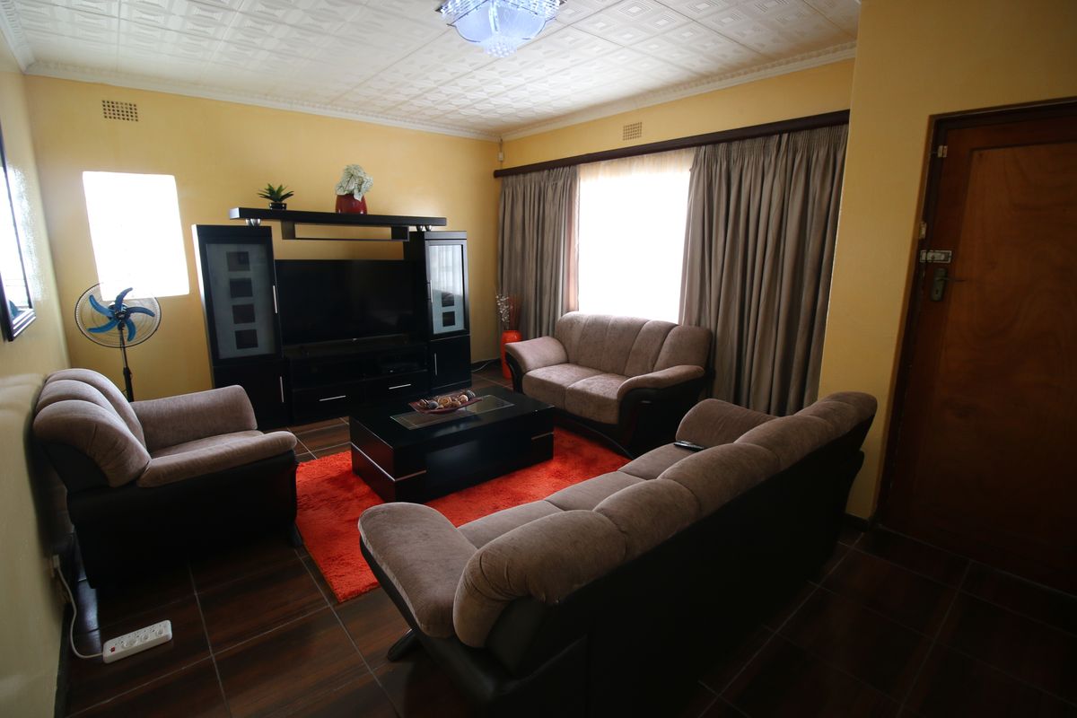 Spacious Family Home with Separate Flat in Prime Cambridge West - Photo 3