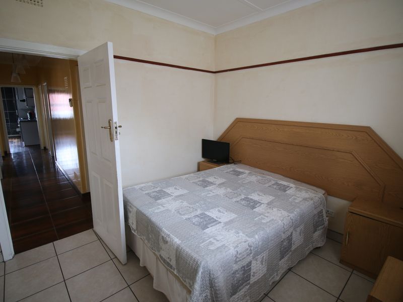 Spacious Family Home with Separate Flat in Prime Cambridge West - Photo 8