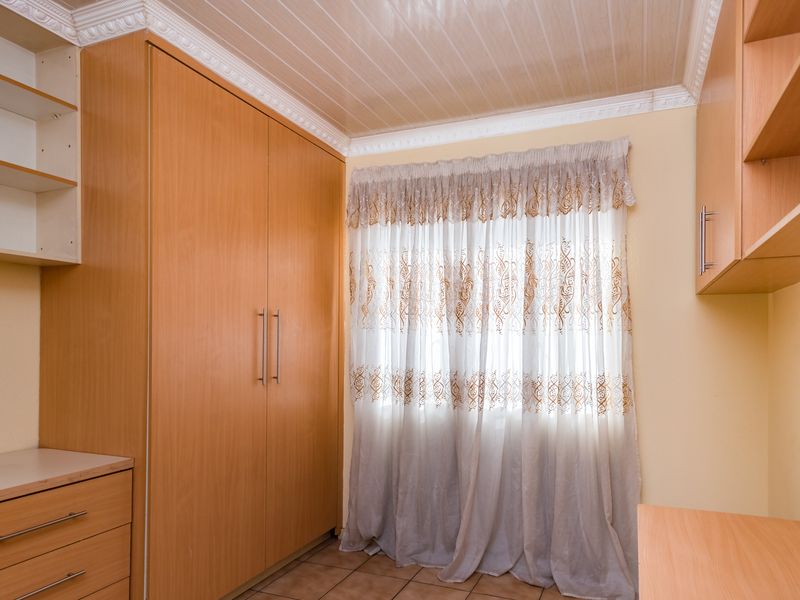 Protea North House for Sale. - Photo 4