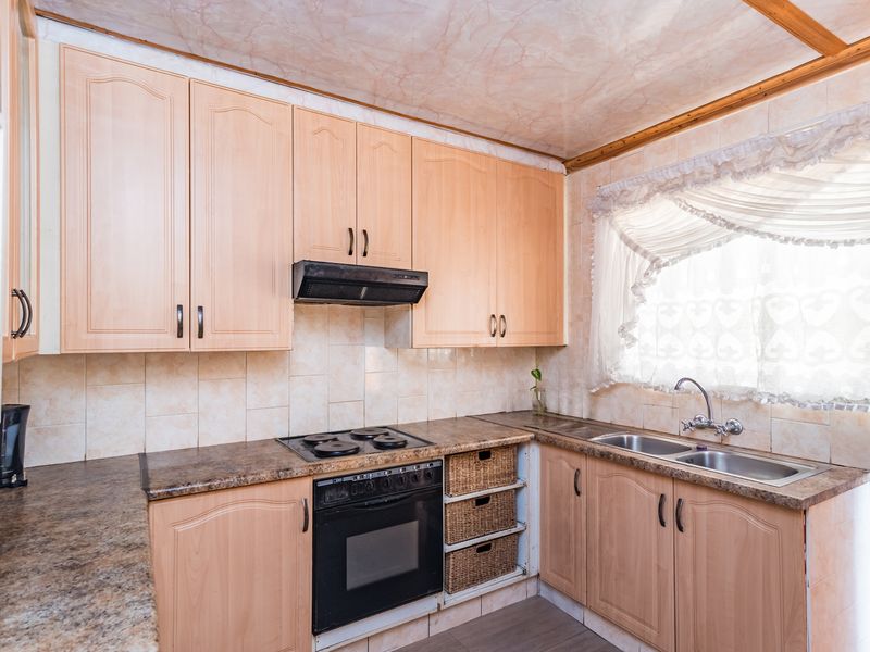 Protea North House for Sale. - Photo 9