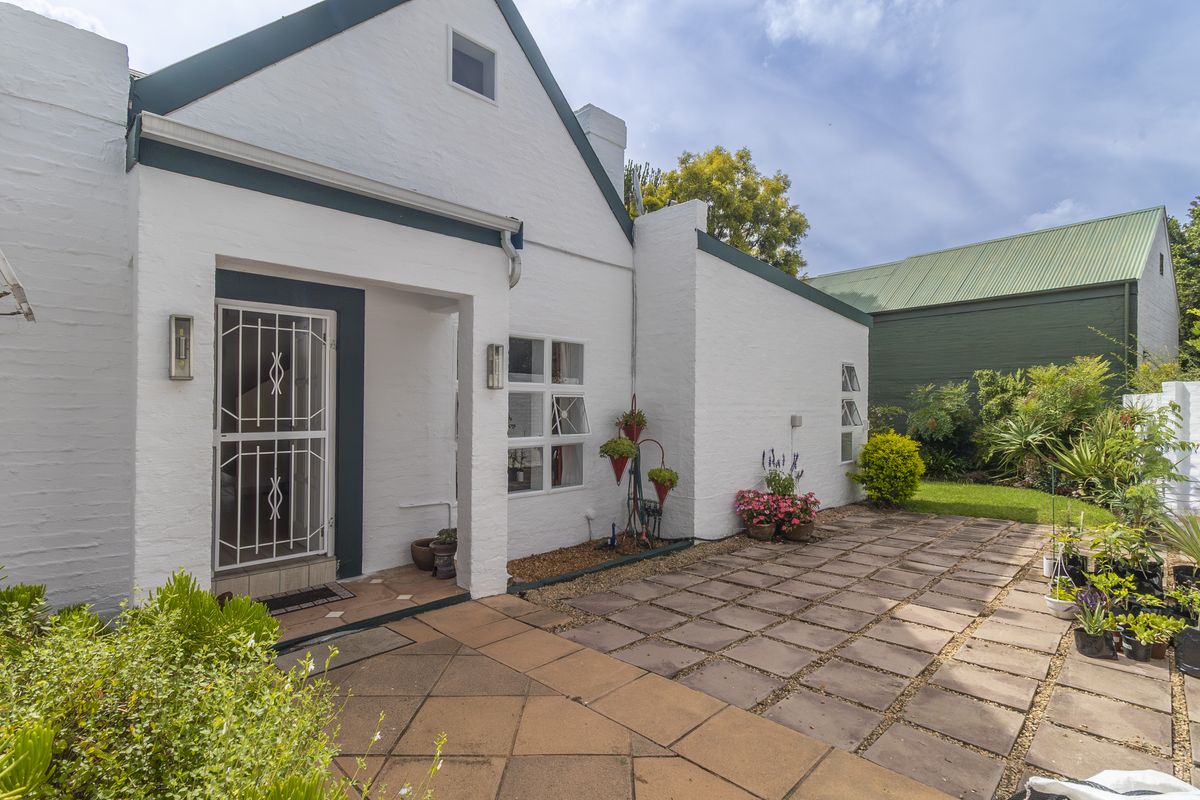 Cluster Home in Secure Estate - Please call the Agent to book your time slot - Photo 3