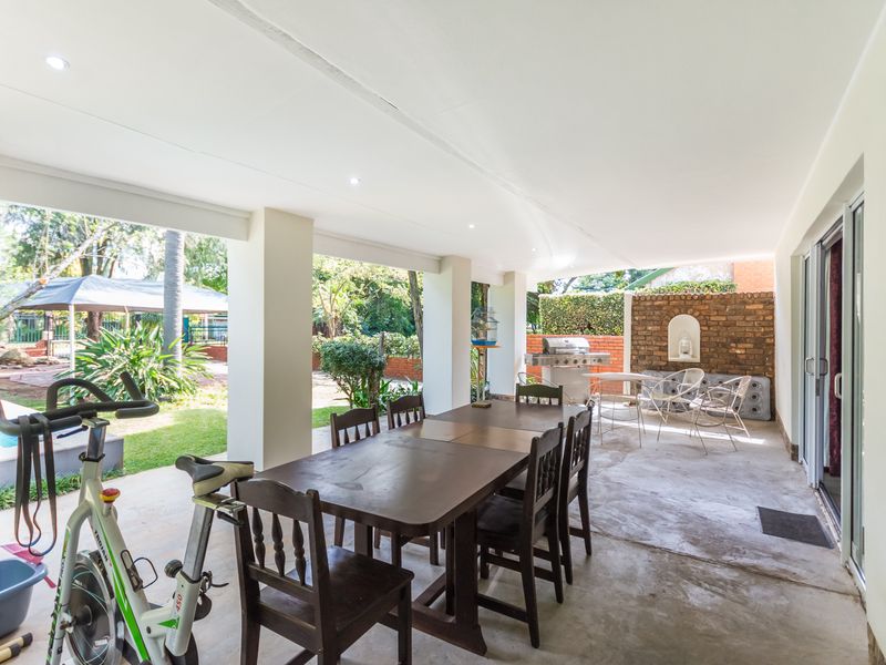 Bidding to start from R1750000! Live Auction! 6 Bedroom Family home for sale (including 2 flatlets) - Photo 3