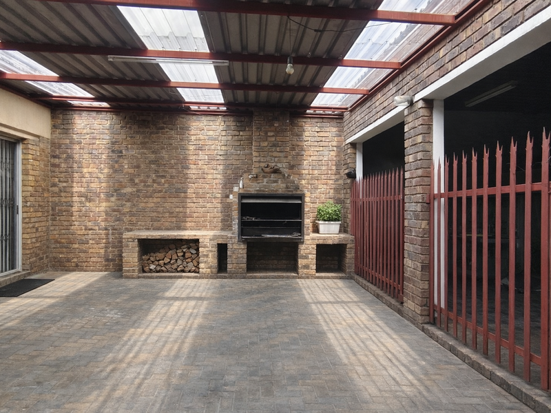 Perfect Location - Photo 3