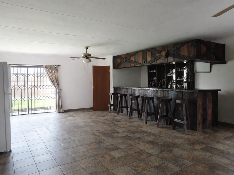 Perfect Location - Photo 9