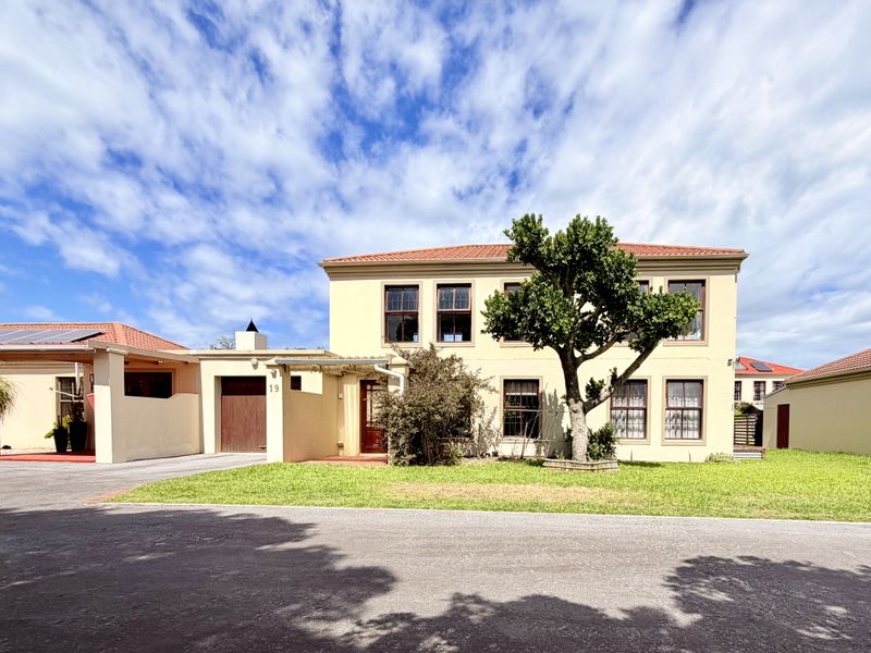 Secure Coastal Living in Sought-After Sandbaai - Photo 4