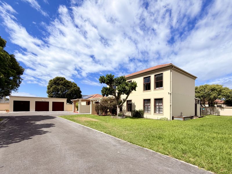 Secure Coastal Living in Sought-After Sandbaai - Photo 6