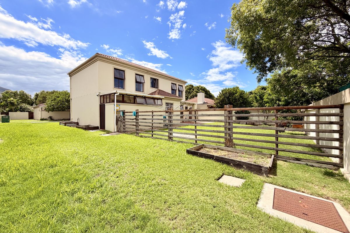 Secure Coastal Living in Sought-After Sandbaai - Photo 5