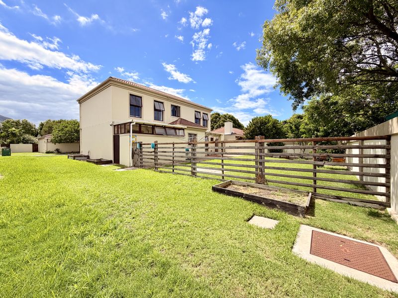 Secure Coastal Living in Sought-After Sandbaai - Photo 5