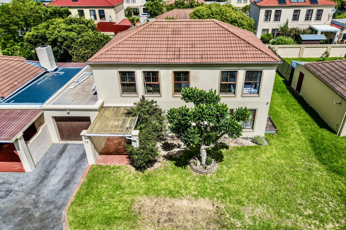 Secure Coastal Living in Sought-After Sandbaai - Photo 2