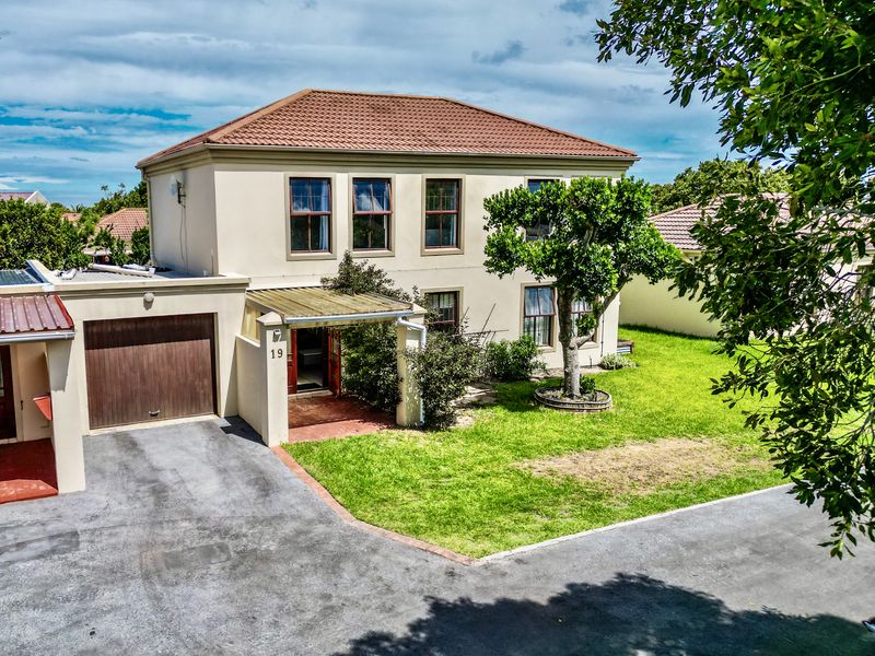 Secure Coastal Living in Sought-After Sandbaai - Photo 3