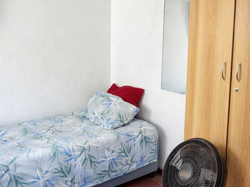 Spacious 4-Bedroom Home with Great Potential – Parking for 5 Cars - Photo 10