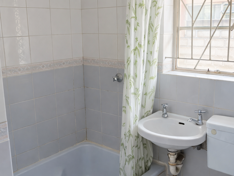 Spacious 4-Bedroom Home with Great Potential – Parking for 5 Cars - Photo 9