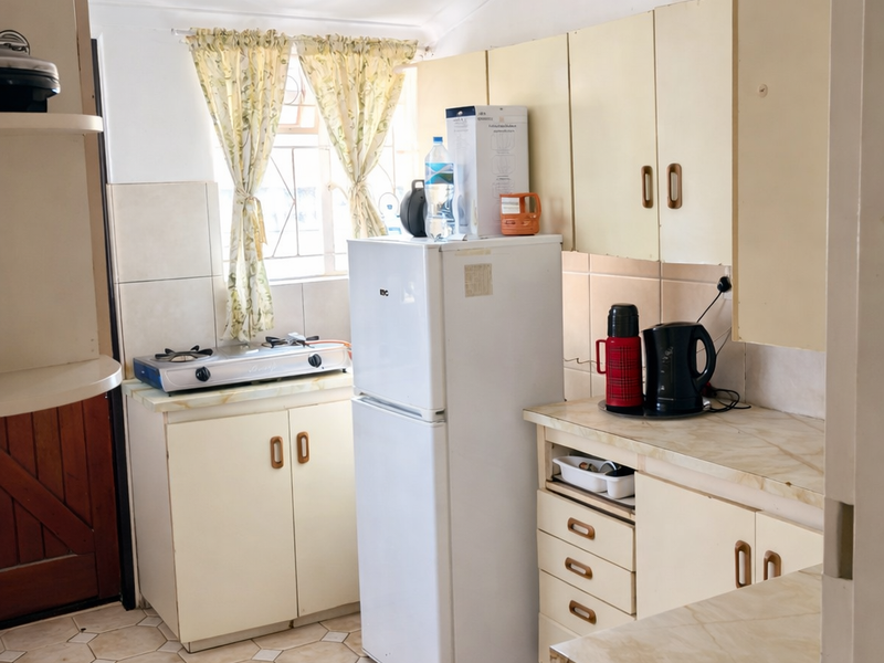 Spacious 4-Bedroom Home with Great Potential – Parking for 5 Cars - Photo 6