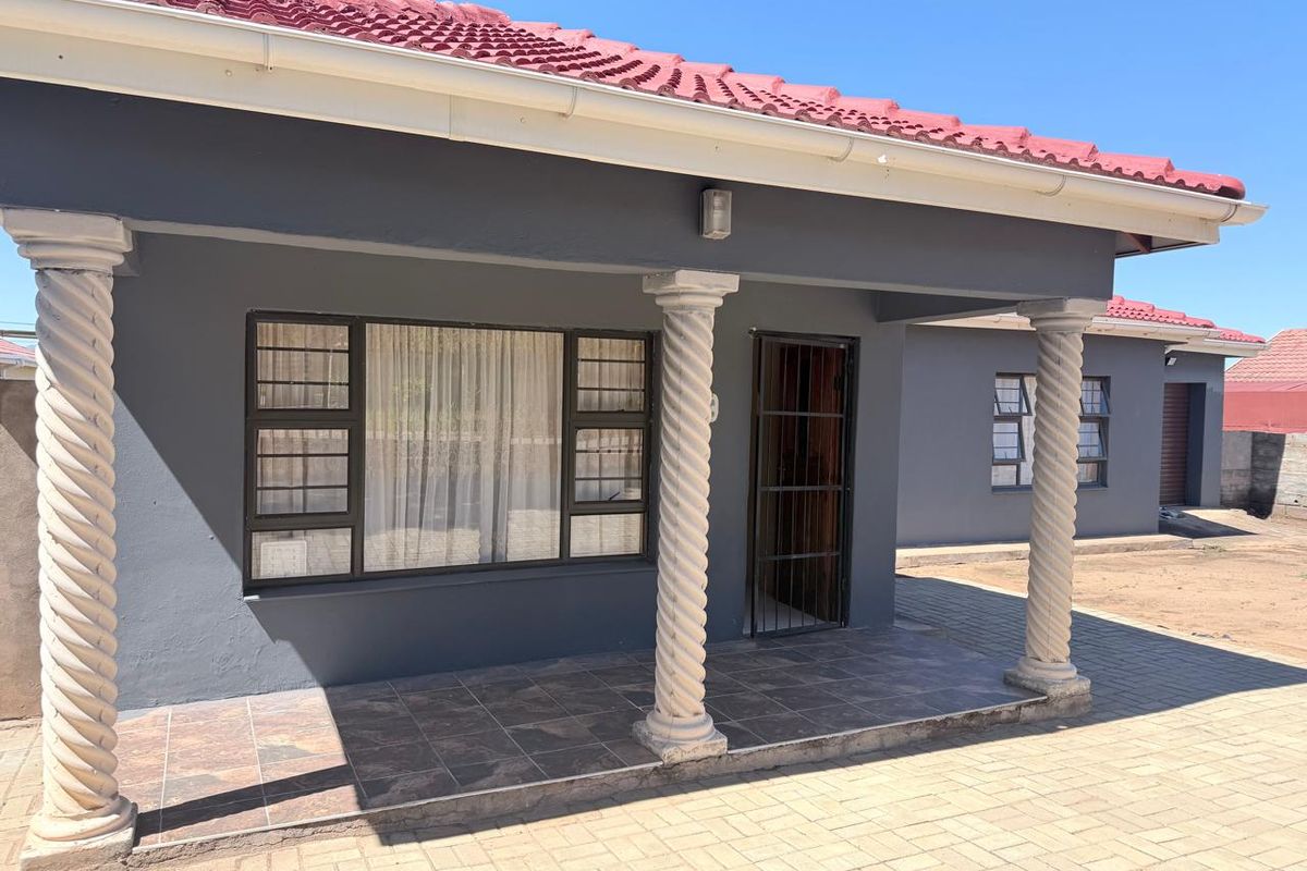 Modern Space & Comfort in Madeira Park, Queenstown - Photo 4