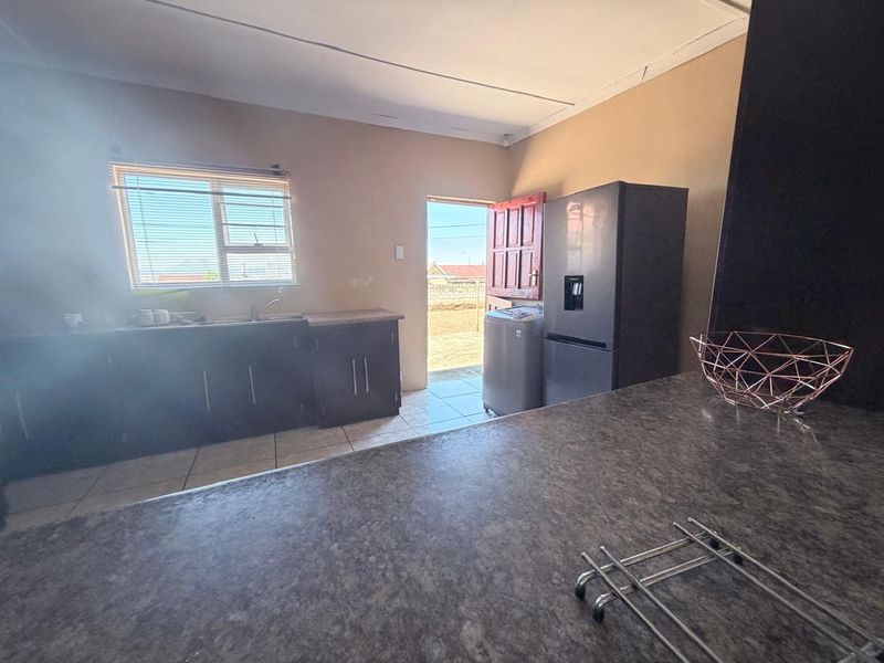 Modern Space & Comfort in Madeira Park, Queenstown - Photo 9