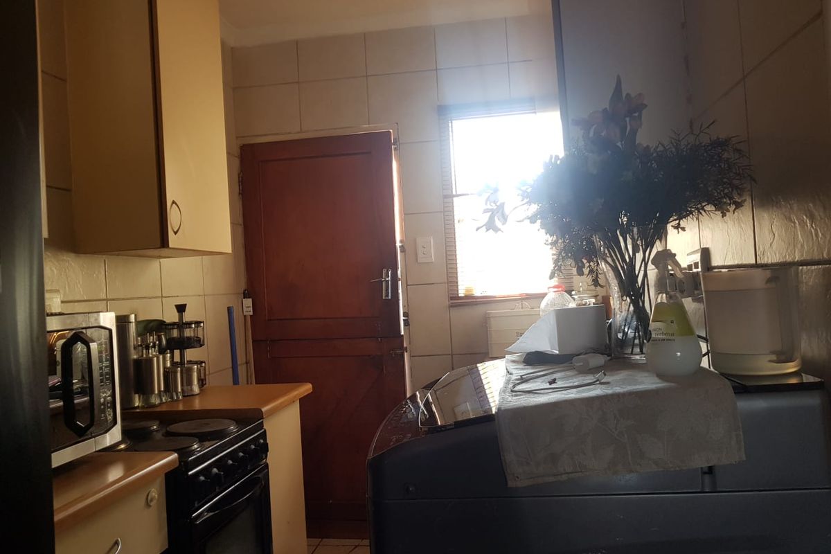 Two bedroom apartment for sale in Rustenburg Central! - Photo 4