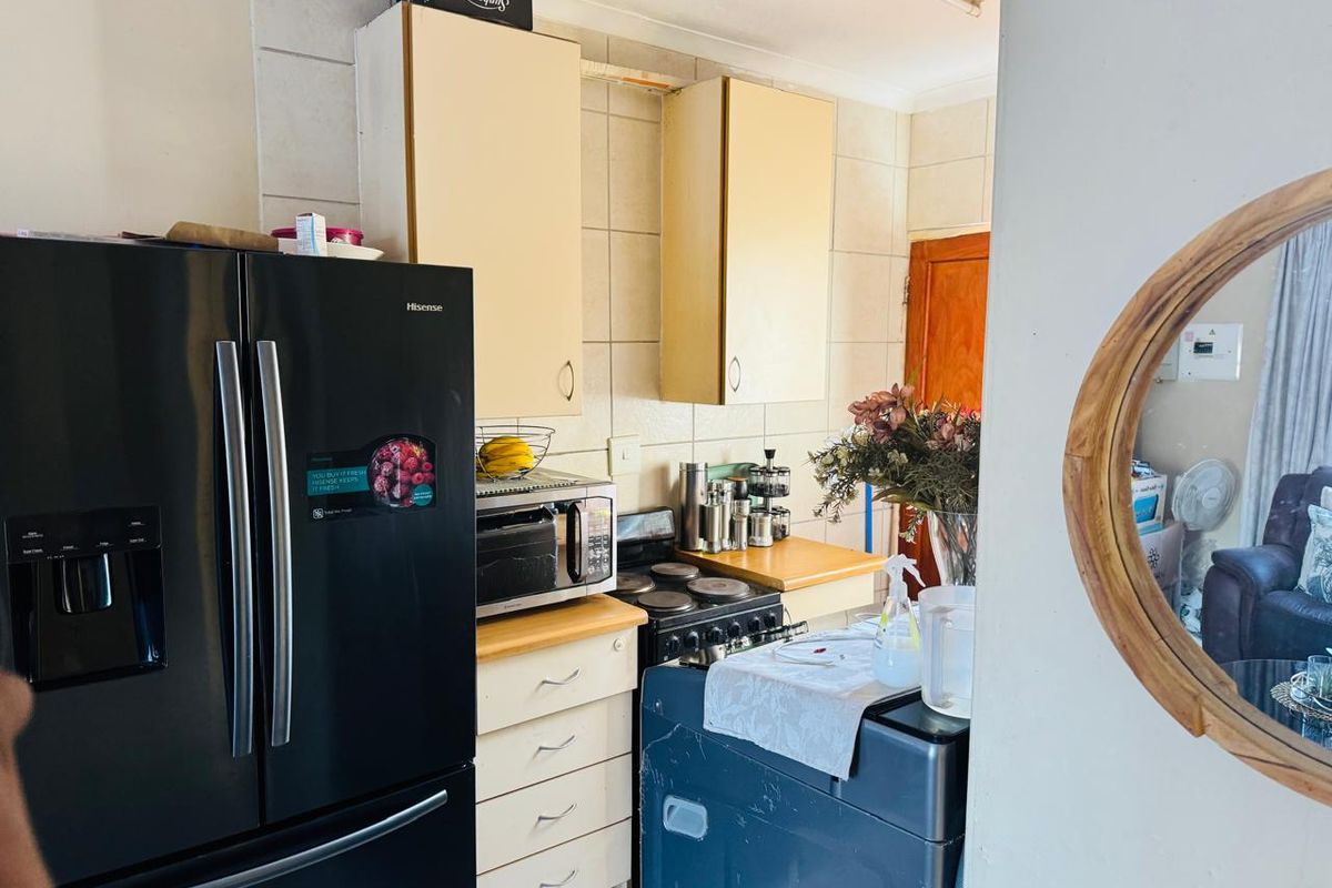 Two bedroom apartment for sale in Rustenburg Central! - Photo 4