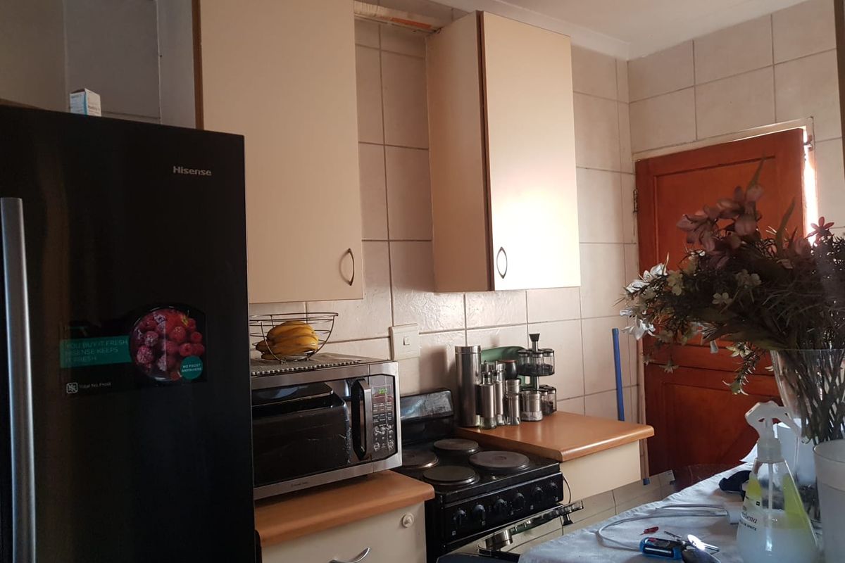 Two bedroom apartment for sale in Rustenburg Central! - Photo 3