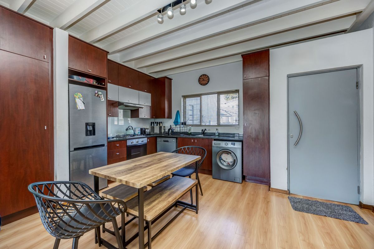 140m2 Townhouse-Style with Loft & Private Garden - Photo 5