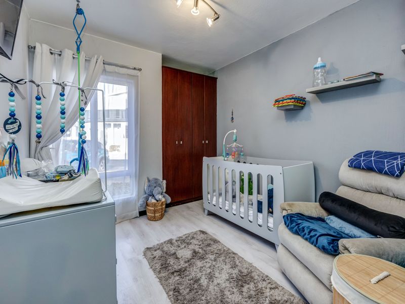 140m2 Townhouse-Style with Loft & Private Garden - Photo 10