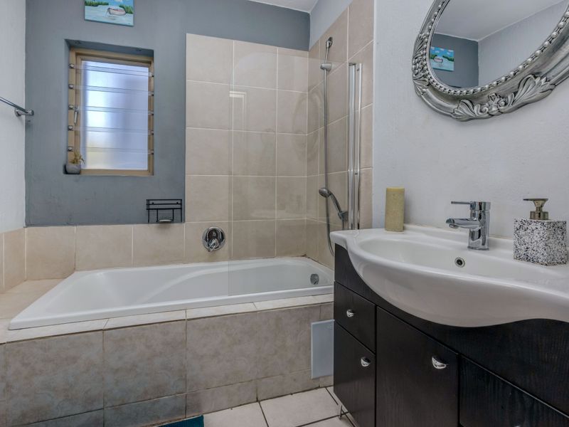 140m2 Townhouse-Style with Loft & Private Garden - Photo 9