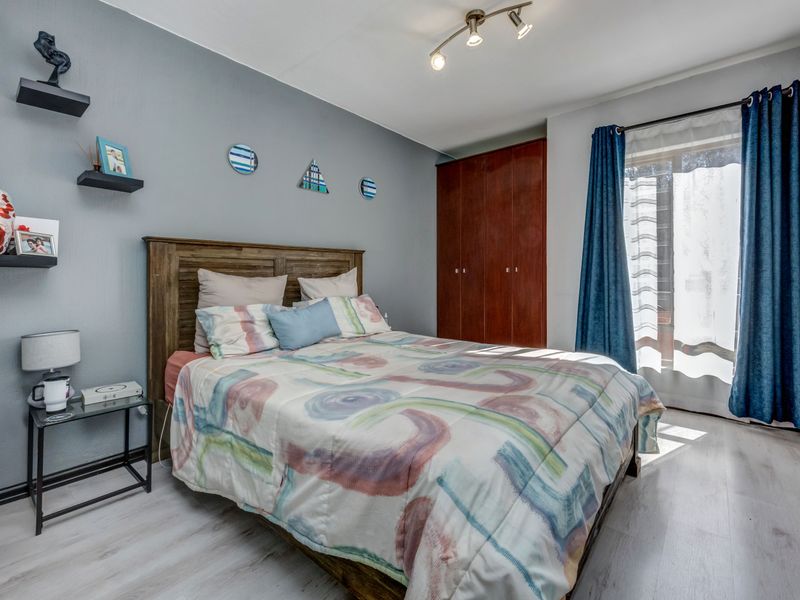 140m2 Townhouse-Style with Loft & Private Garden - Photo 8