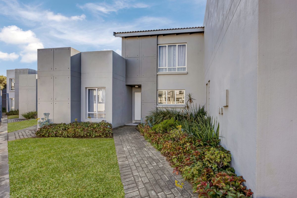 140m2 Townhouse-Style with Loft & Private Garden - Photo 2