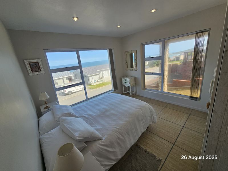 6 Bedroom House in Jongensfontein - Photo 10