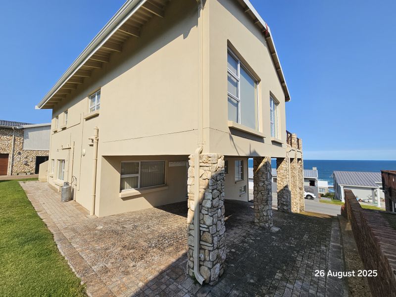 6 Bedroom House in Jongensfontein - Photo 8