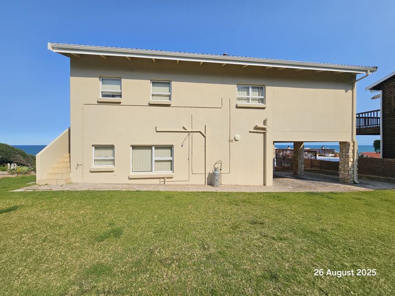 6 Bedroom House in Jongensfontein - Photo 7