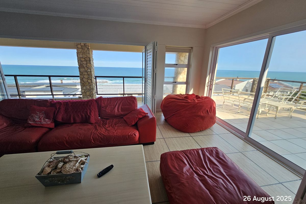 6 Bedroom House in Jongensfontein - Photo 4