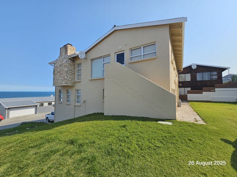 6 Bedroom House in Jongensfontein - Photo 5