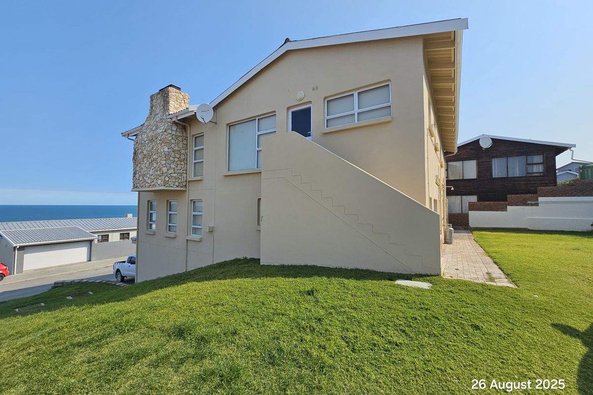 6 Bedroom House in Jongensfontein - Photo 5