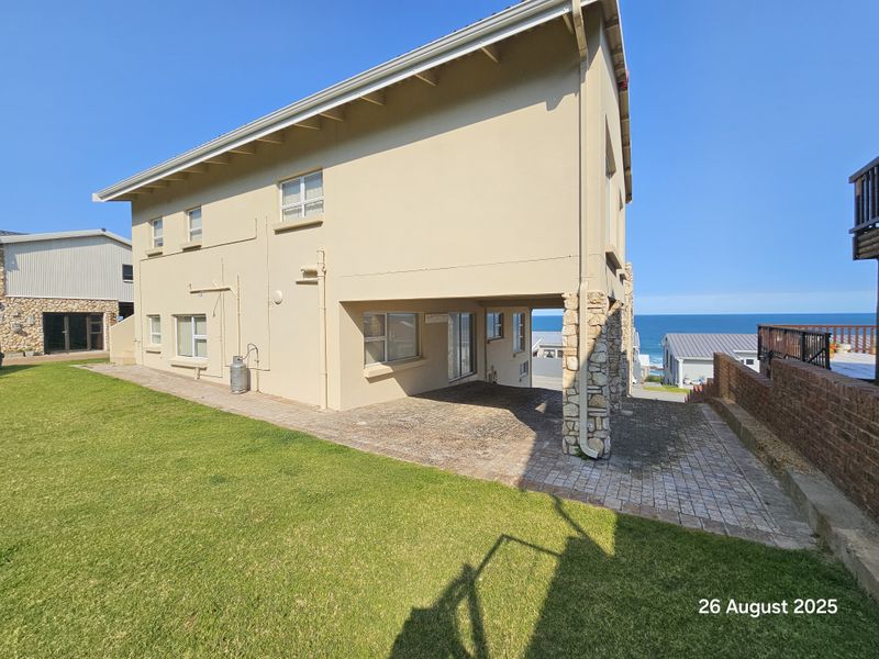 6 Bedroom House in Jongensfontein - Photo 2